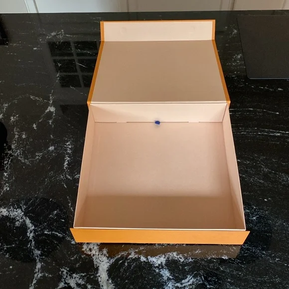 Louis Vuitton Signature Magnetic Box Set with LV Bow and LV Card Inserts - Picture 7 of 12